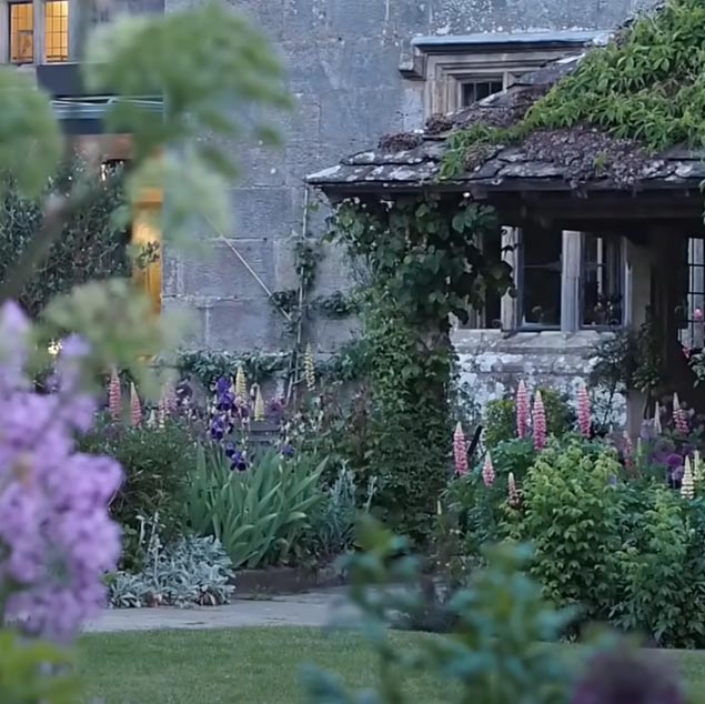 The guide to the English garden